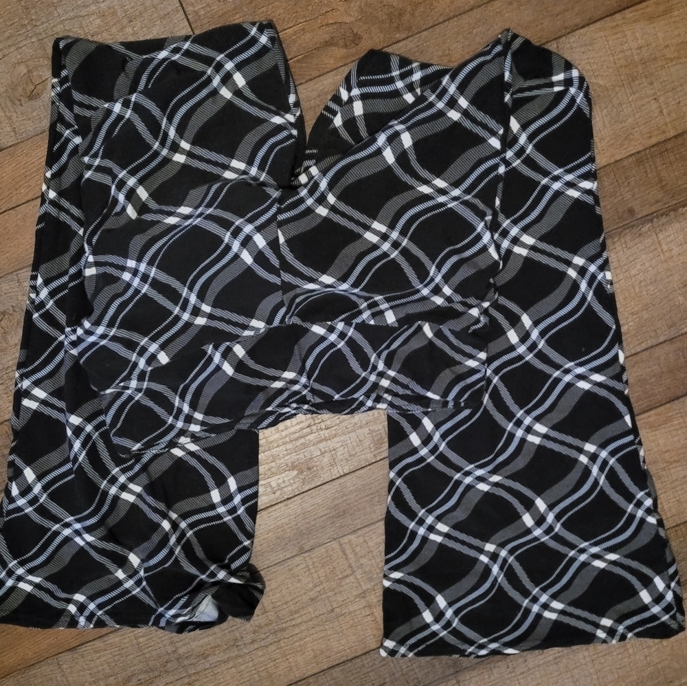 No Boundaries Black and White Plaid Fabric Pants Lg